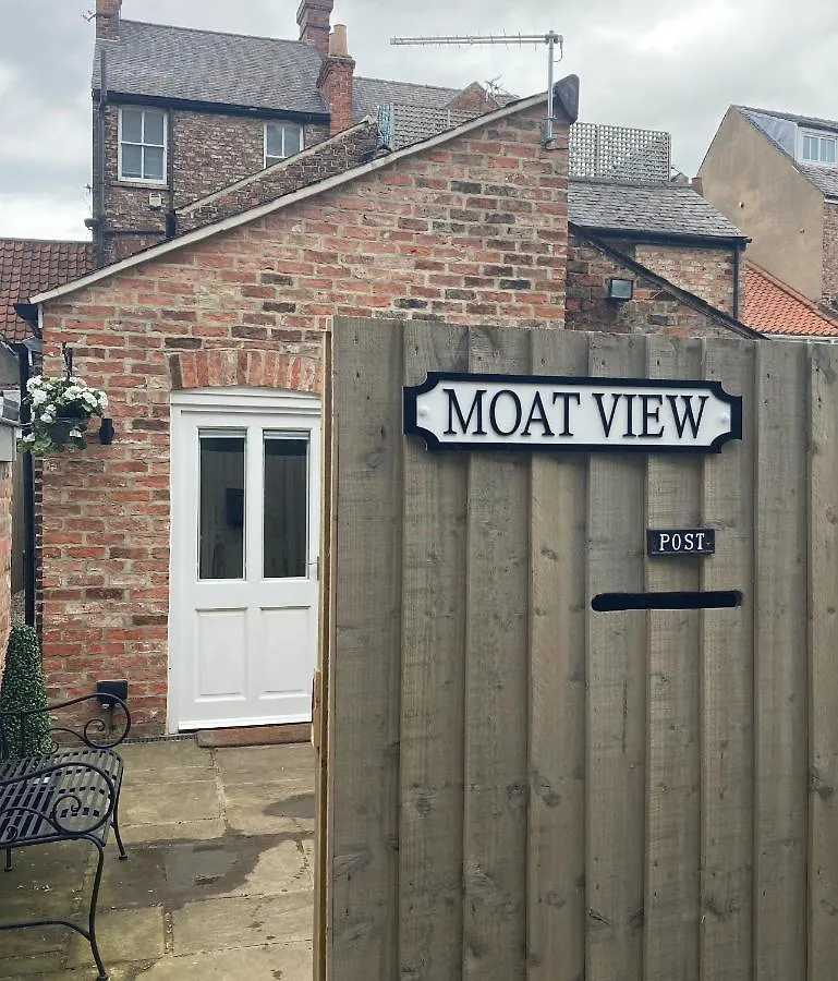 Moat View Free Parking, Central, Ev Plug York
