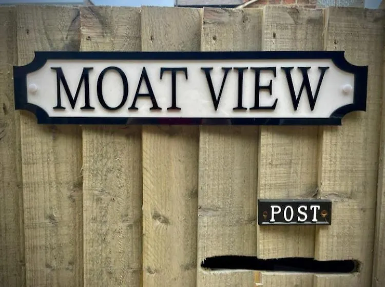 Moat View Free Parking, Central, Ev Plug York Velká Británie
